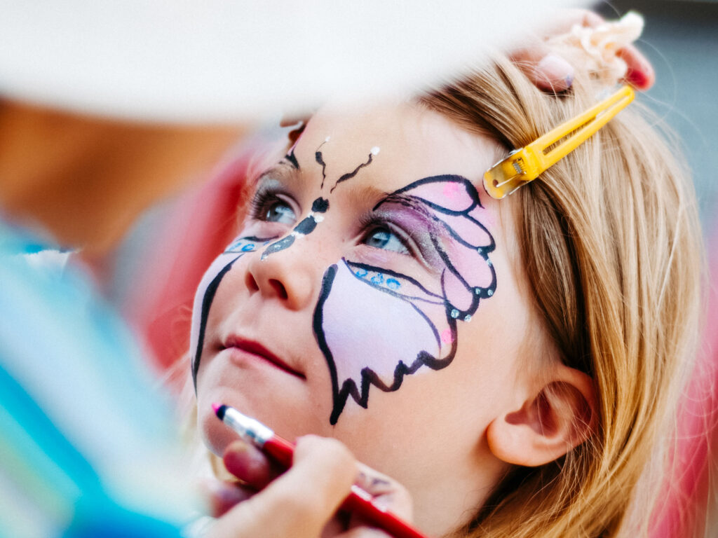 Kinderschminken und Glitzertattoos am Christkindlimarkt Chur 2026
